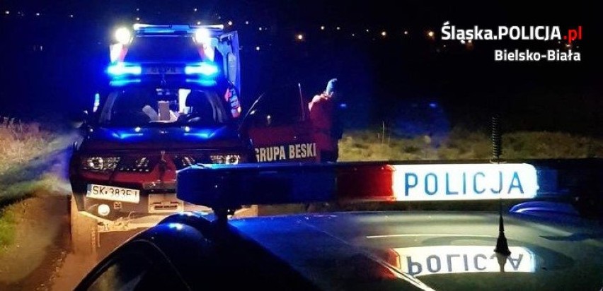Trudna akcja policji i GOPR w Beskidach. Uratowali rannego drwala [ZDJĘCIA]