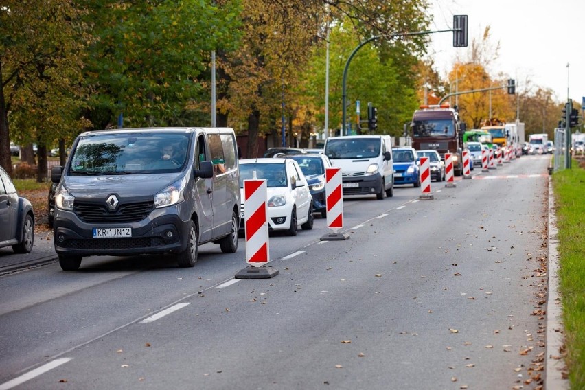 Kraków. Rozkopali i zablokowali dwie długie ulice w Nowej Hucie, a robotników trudno wypatrzeć [ZDJĘCIA] 