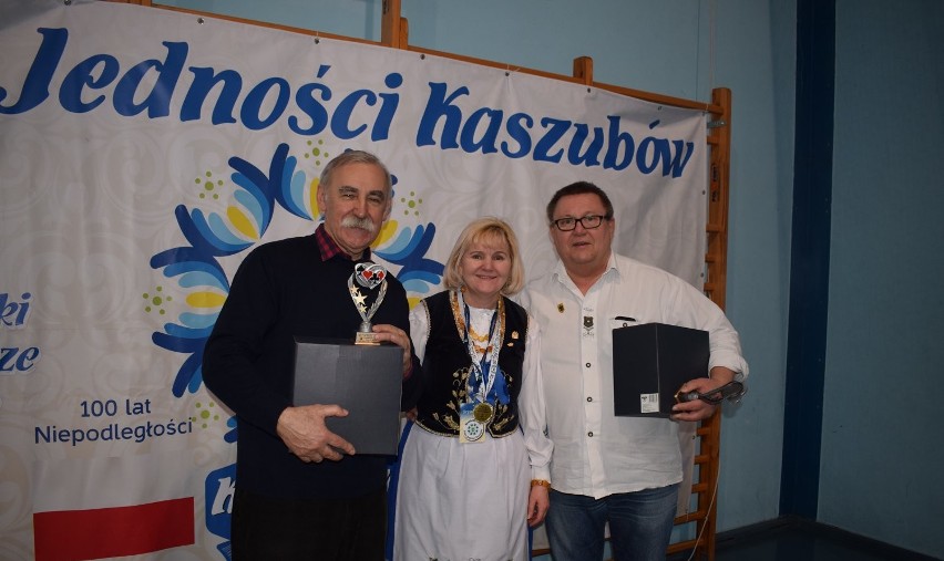 Dzień Jedności Kaszubów (2018): baśkę w Mostach wygrywają Zenon Klebba i Bocar Osłonino