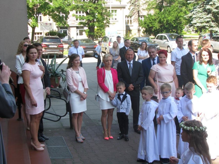 Niedzielna uroczystość pierwszokomunijna w parafii św. Antoniego w Ostrowie [FOTO]