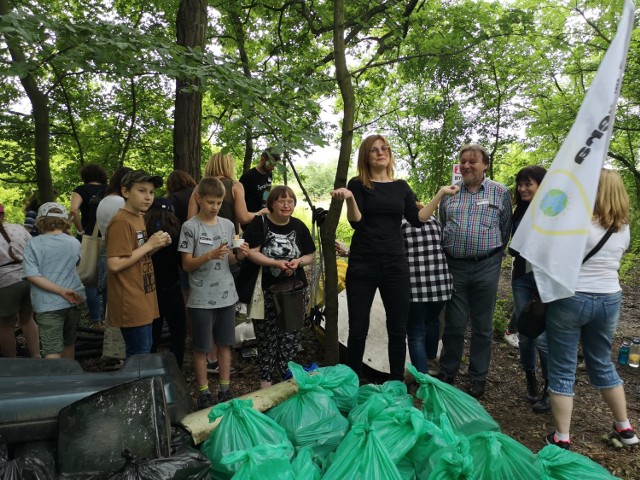 Akcja sprzątania Swojczyckiego Parku Czarna Woda