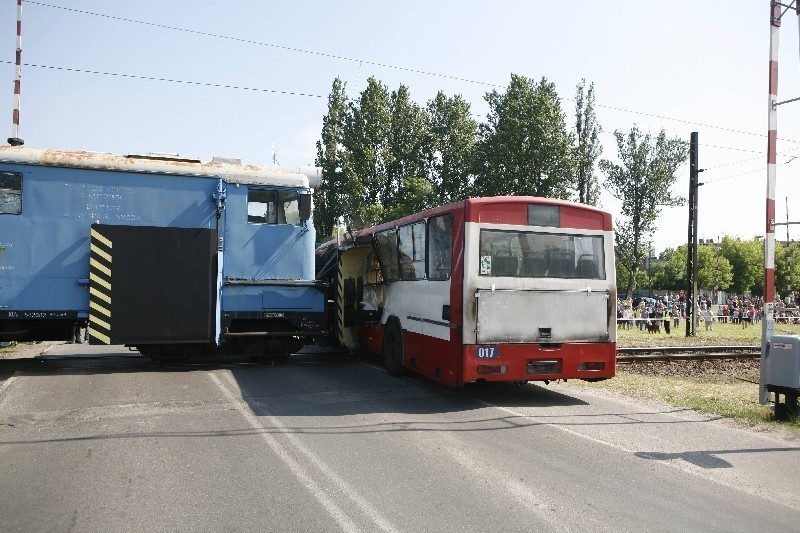 Sosnowiec: Symulowany wypadek na przejeździe przy ul. Naftowej [ZDJĘCIA+WIDEO]