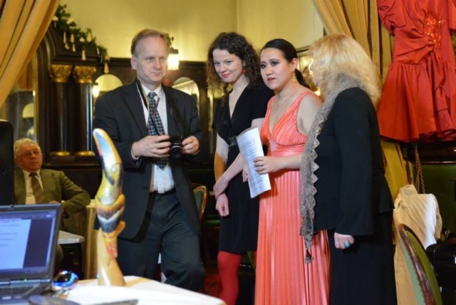 Red. W.Adamik, wokalistka Agnieszka Grochowicz, pianistka Man Li Szczepańska i poetka Irena Kaczmarczyk u Noworolskich 13 stycz 2014