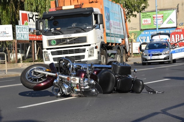 Potrącenie motocyklisty na ulicy II Armii Wojska Polskiego w Legnicy.