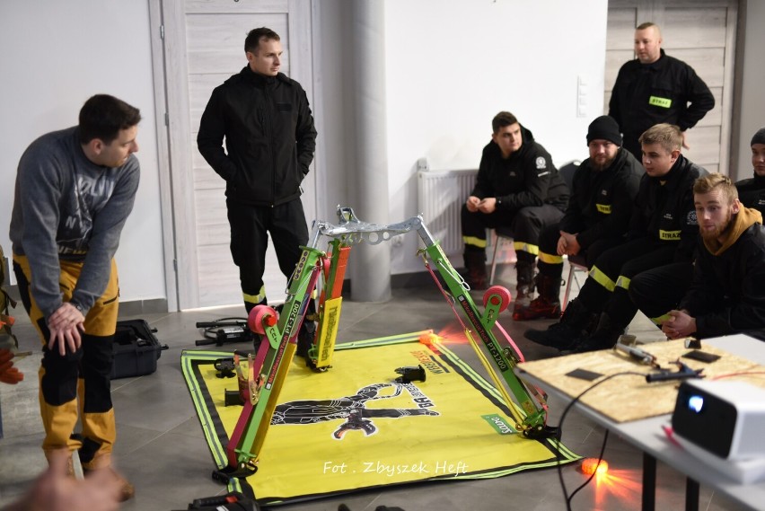 Strażackie szkolenie w siedzibie OSP Wierzchucino - 17 grudnia 2022 r.