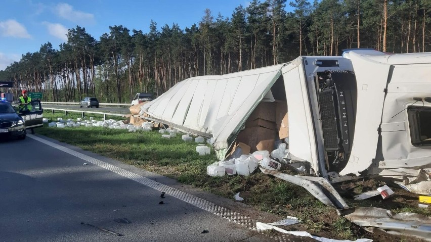 Na trasie S5 pod Bydgoszczą wywróciła się ciężarówka...