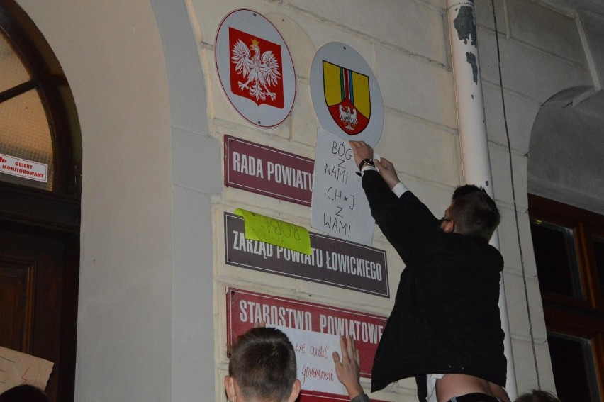 Kolejny protest przeciwników zaostrzenia ustawy aborcyjnej w Łowiczu [ZDJĘCIA]