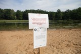Wysypka po kąpieli w Arturówku. Kartki ostrzegają korzystających z kąpieliska