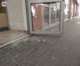Chełm. 31-latek wybił szyby w boksach na bazarze