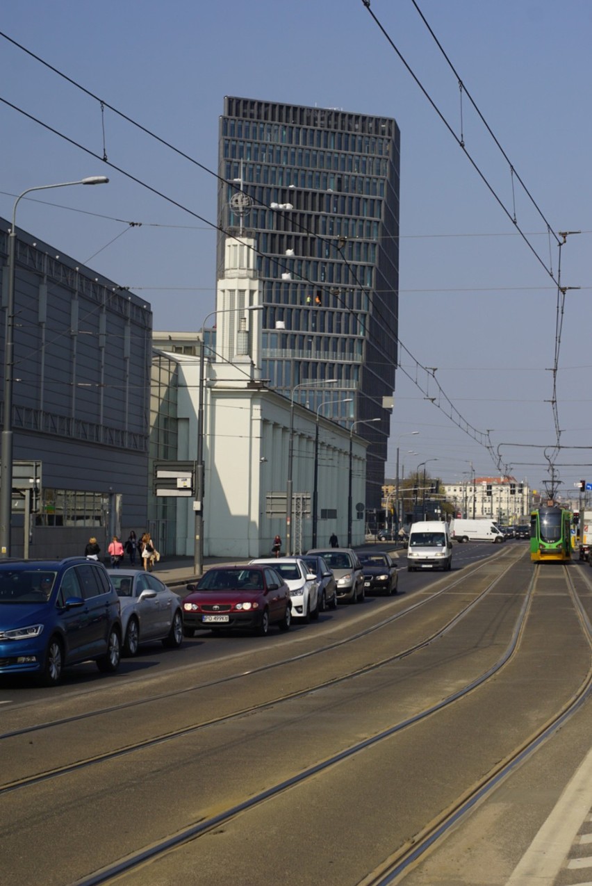 Poznański biurowiec „Bałtyk” o charakterystycznym kształcie,...