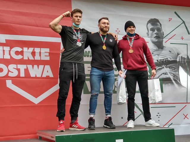 Ogromny sukces sportowców z Uniwersytetu Rzeszowskiego! Studencka drużyna zdobyła złoty medal w ogólnopolskich mistrzostwach Ergometru Wioślarskiego