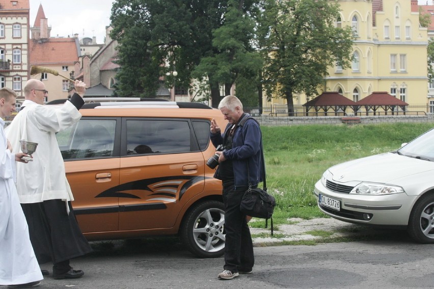 Święcenie samochodów w Legnicy (ZDJĘCIA)