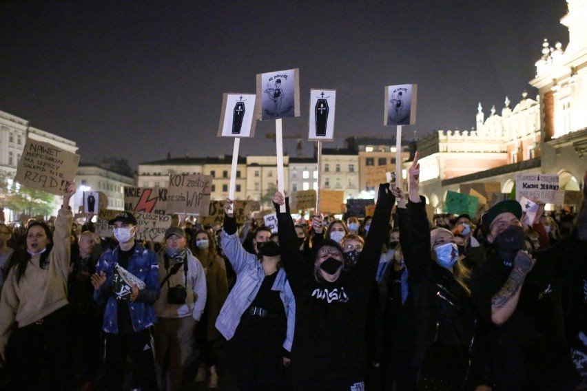 Protest w Krakowie, tym razem branży gastronomicznej. "Zabierane jest nam miejsce pracy" [ZDJĘCIA]