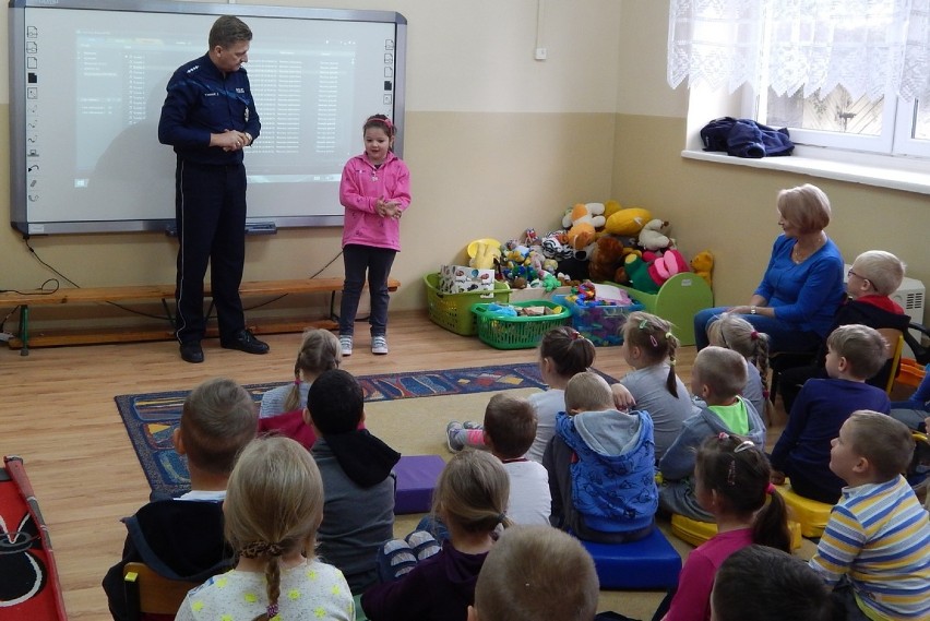 Spotkania policjantów z Radziejowa z dziećmi w Pocierzynie i Morzycach [zdjęcia]