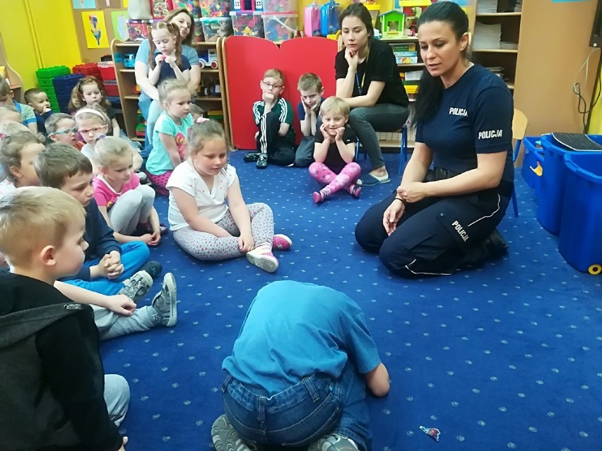 Policjantka odwiedziła dzieci z Przedszkola Słoneczko w Marezie