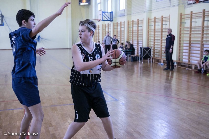 Stargardzka trójka mistrzem powiatu w mini koszykówce chłopców