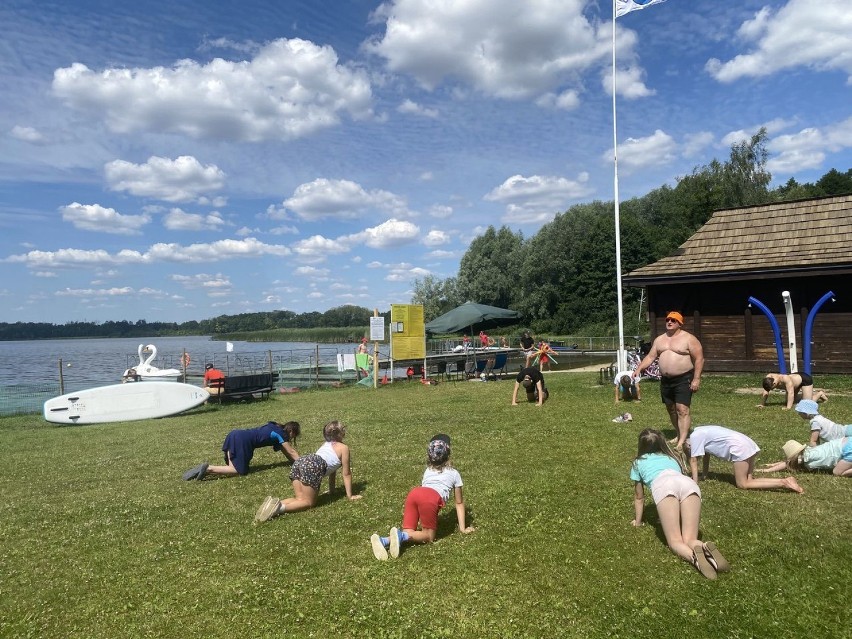 Aktywne wakacje nad brzegiem jeziora w Pniewach