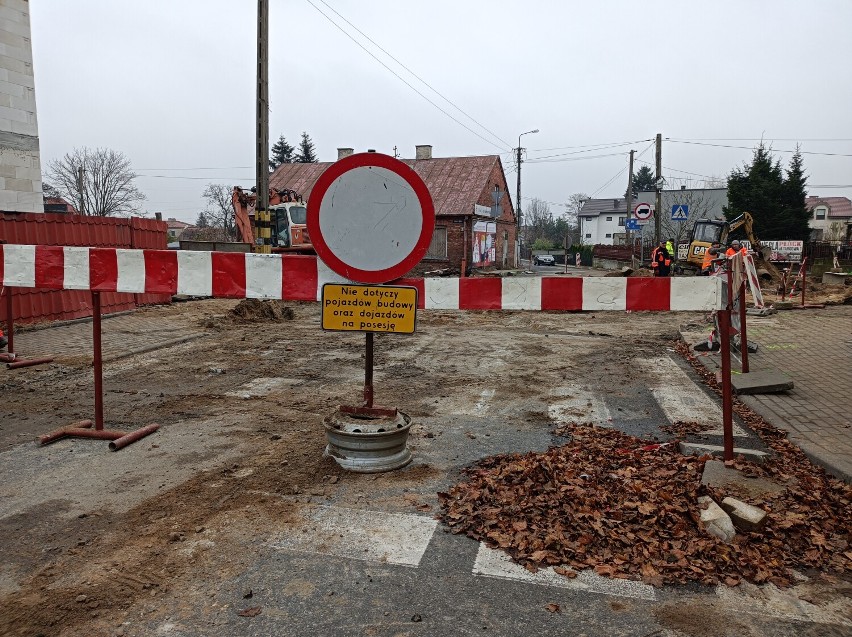 Zakończenie prac drogowych na Radziwiu opóźnione. Remont ulicy Kolejowej potrwa dłużej niż planowano