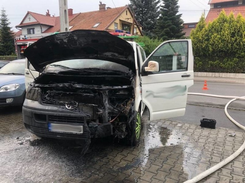 Pożar samochodu dostawczego na parkingu przy ul. Paderewskiego