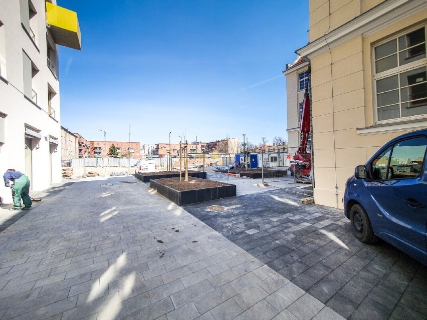 Tutaj powstanie nowy łącznik w centrum Leszna  z miejscami parkingowymi. W planach ogród deszczowy i skwer ZDJĘCIA