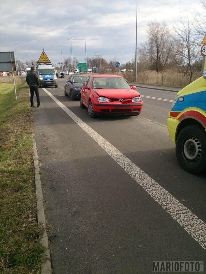 Zderzenie trzech samochodów na ul. Luboszyckiej w Opolu.