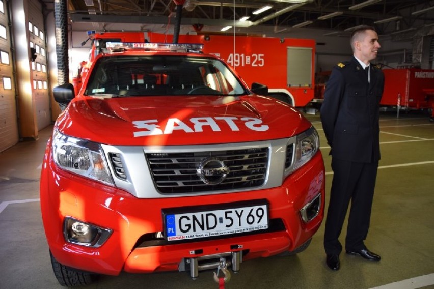 Nowy Dwór Gdański. Nowe wyposażenie i nowy samochód dla strażaków