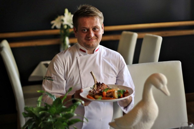 Jacek Kaproń, kucharz z „Dymionej Gęsi” zaprasza do spróbowania dań ze specjalnego menu na Restaurant Week