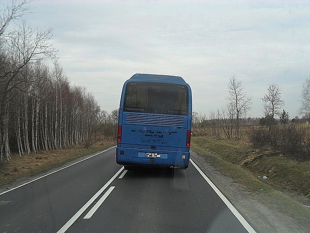 Kierowcą autobusu marki Mercedes był 26-letni mężczyzna....