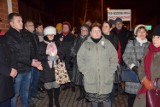 Protest w obronie sądów 2019: W Chodzieży przed budynkiem sądu zapłonęły światła i zabrzmiał Mazurek Dąbrowskiego (ZDJĘCIA)