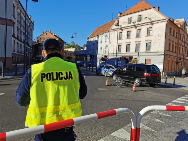 Policja szuka świadków wypadku z udziałem rowerzysty.