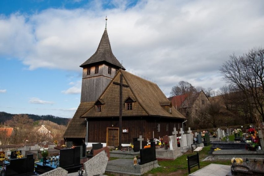 Głuszyca: Remont w zabytkowym drewnianym kościele (XVI w.)...