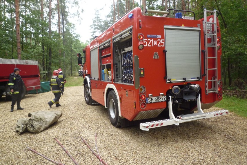 Pożar lasu i ćwiczenia strażaków [ZDJĘCIA]