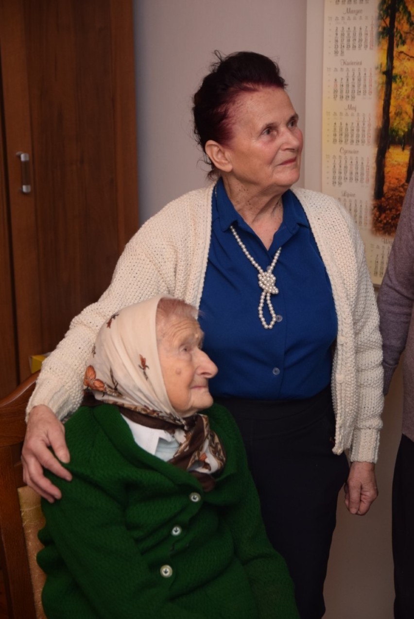 Pani Marianna Szkop z gminy Koziegłowy skończyła 100   lat ZDJĘCIA