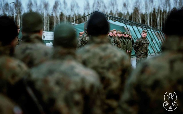 Od ponad szesnastu miesięcy, rotacyjnie, kilkudziesięciu żołnierzy z 7 Pomorskiej Brygady Obrony Terytorialnej wspiera działanie funkcjonariuszy Straży Granicznej oraz swoich kolegów z 1 Podlaskiej Brygady OT w zapewnieniu bezpieczeństwa na terenach przygranicznych z Białorusią.