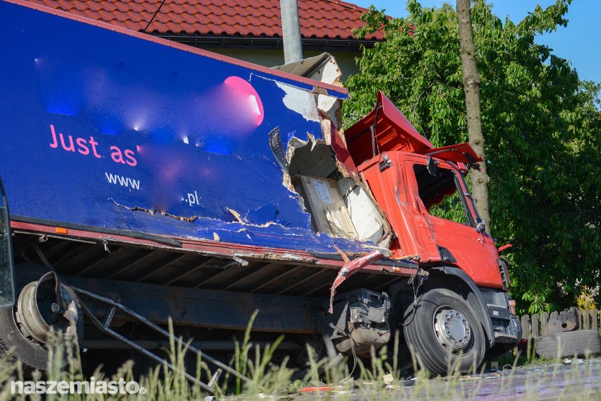 Dwie ciężarówki i dwa samochody osobowe zderzyły się pod Toruniem [wideo, zdjęcia]
