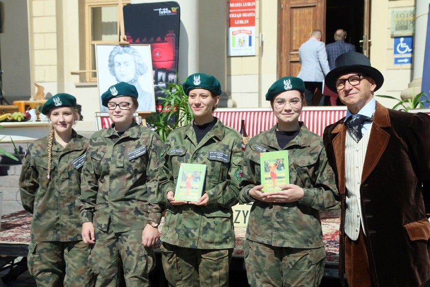 Ogólnopolska akcja Narodowego Czytania w Lublinie. Zobacz, jak spędzili ten dzień lublinianie [ZDJĘCIA]