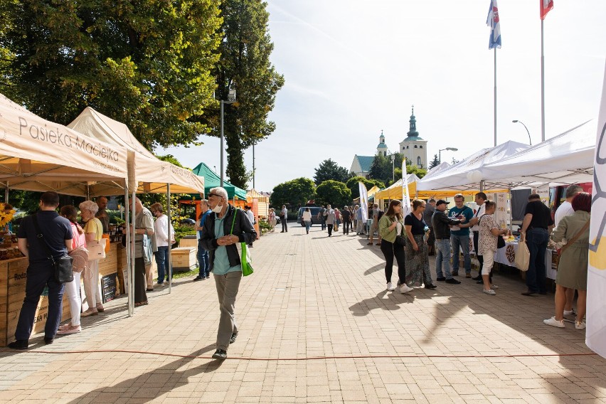 Podkarpackie Święto Miodu w Rzeszowie. Prezentacje i degustacje. Impreza palce lizać! Zobacz zdjęcia 