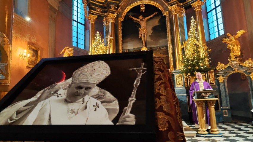 Msza dziękczynna za papieża Benedykta XVI w Piotrkowie