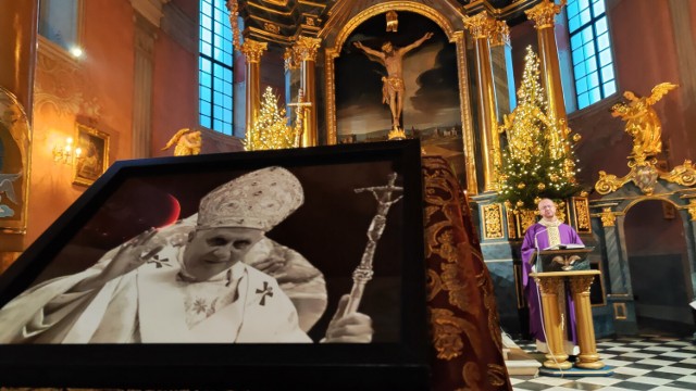 Msza dziękczynna za papieża Benedykta XVI w Piotrkowie