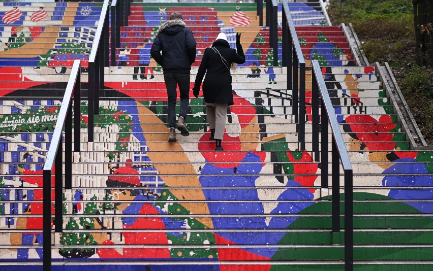 Te schody przyciągają uwagę mieszkańców Warszawy.