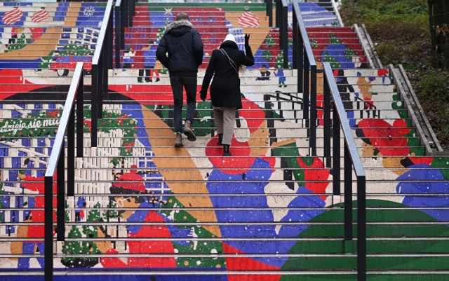 Te schody przyciągają uwagę mieszkańców Warszawy. 