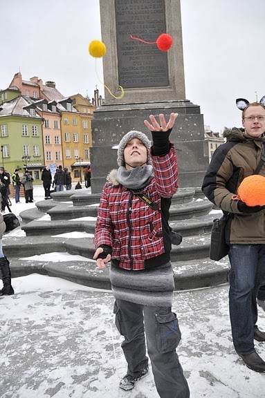 Kocie miauknięcie i wielka bitwa na kłębki na Placu Zamkowym