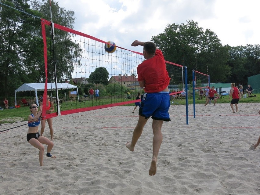 Turniej siatkówki plażowej w Zawidowie