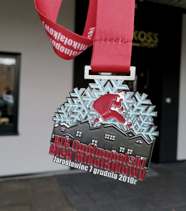 Taki medal zeka na uczestników biegu w Jarosławcu