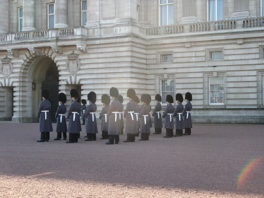 Zmiana warty pod Buckingham Palace. Fot. Krzysztof Baraniak