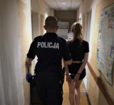 Nastolatka z pow. mikołowskiego ugryzła policjanta. Wcześniej dewastowała bramki przy punkcie poboru wymazów