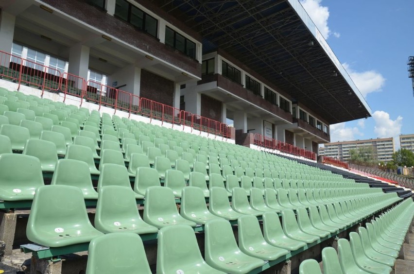 Stadion Miejski w Jastrzębiu zyskał 1170 nowych krzesełek.