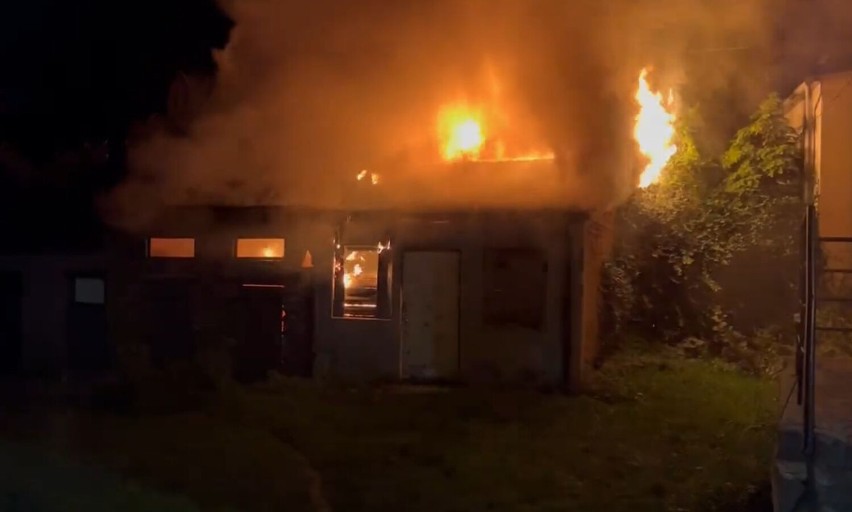 Pożar w Wieluniu. Marcin Najman napisał w internecie, że wyciągnął człowieka z płonącego budynku 