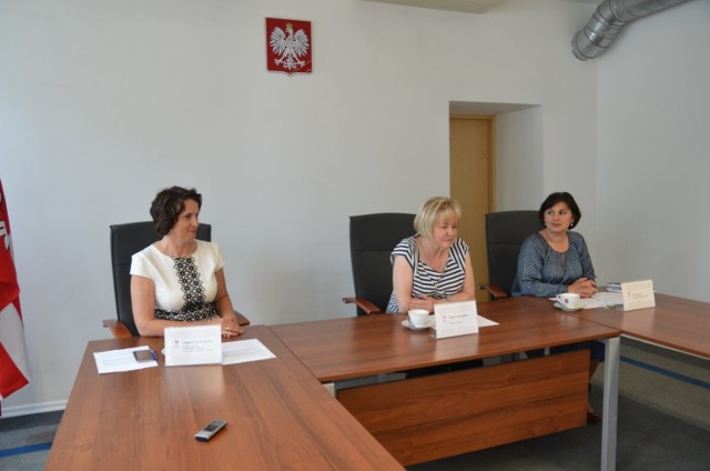 Małgorzata Pietrzak-Sikorska, Beata Tarczyńska (starosta gnieźnieński), Maria Suplicka (od lewej)