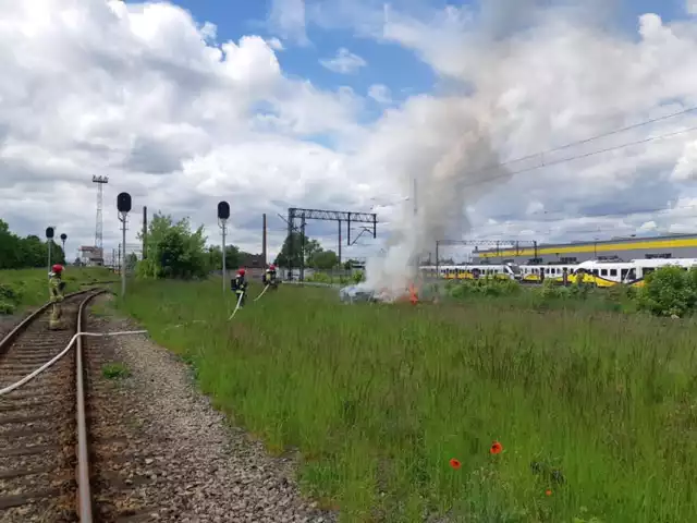 Przy ul. Pątnowskiej w Legnicy płonęły podkłady kolejowe